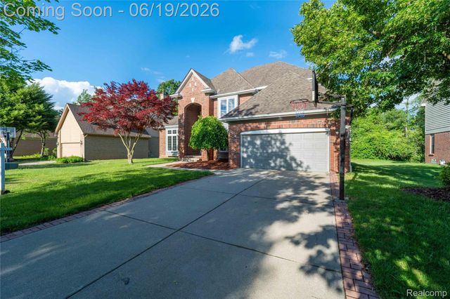 7386 Woodlore Drive, West Bloomfield Charter Township, MI 48323