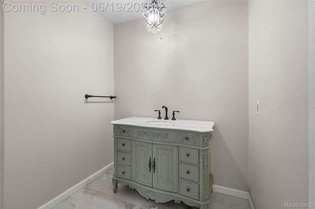 7386 Woodlore Drive, West Bloomfield Charter Township, MI 48323