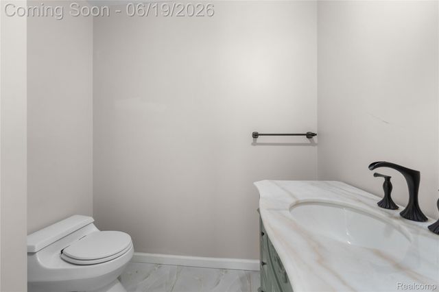 7386 Woodlore Drive, West Bloomfield Charter Township, MI 48323