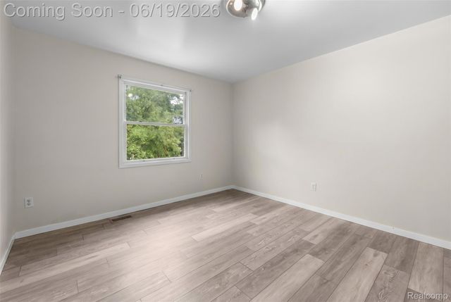 7386 Woodlore Drive, West Bloomfield Charter Township, MI 48323