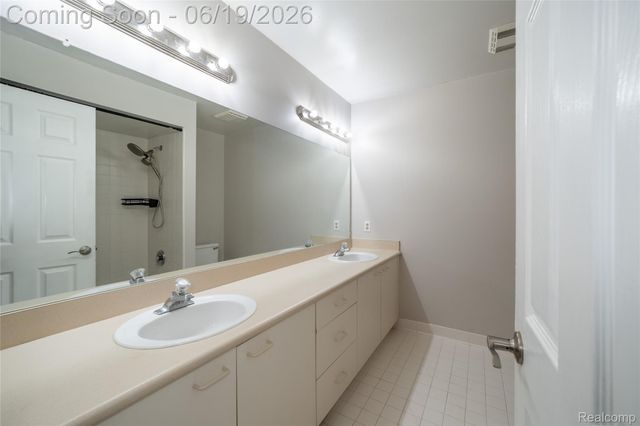 7386 Woodlore Drive, West Bloomfield Charter Township, MI 48323