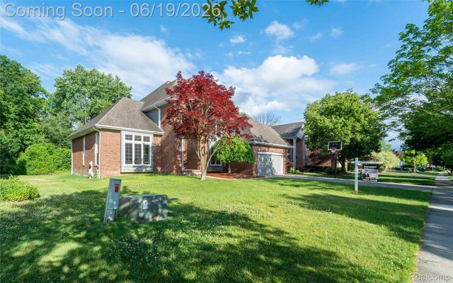 7386 Woodlore Drive, West Bloomfield Charter Township, MI 48323