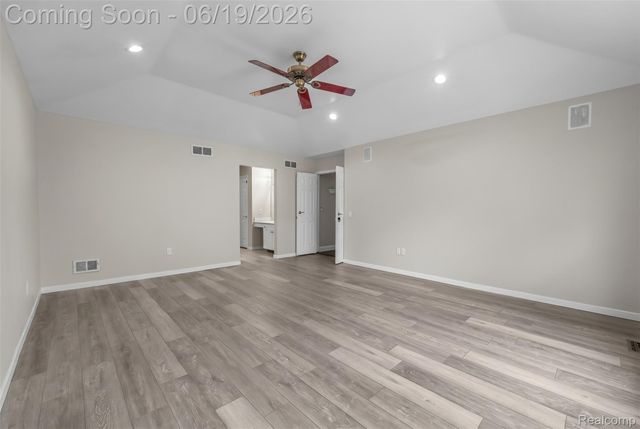 7386 Woodlore Drive, West Bloomfield Charter Township, MI 48323
