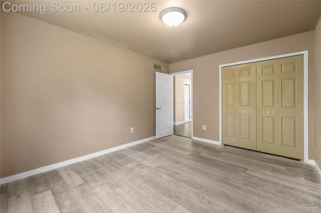 7386 Woodlore Drive, West Bloomfield Charter Township, MI 48323