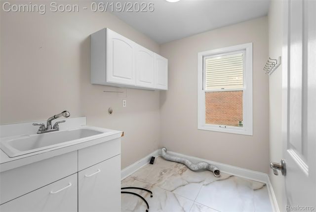 7386 Woodlore Drive, West Bloomfield Charter Township, MI 48323