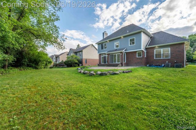 7386 Woodlore Drive, West Bloomfield Charter Township, MI 48323