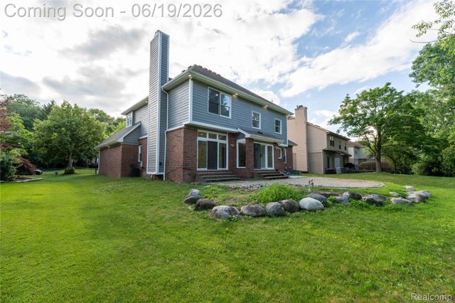 7386 Woodlore Drive, West Bloomfield Charter Township, MI 48323