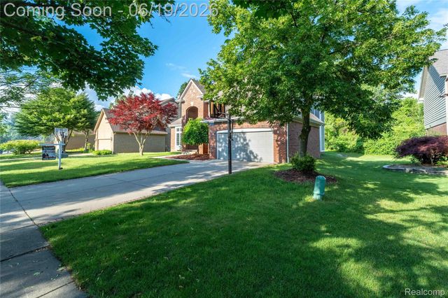 7386 Woodlore Drive, West Bloomfield Charter Township, MI 48323
