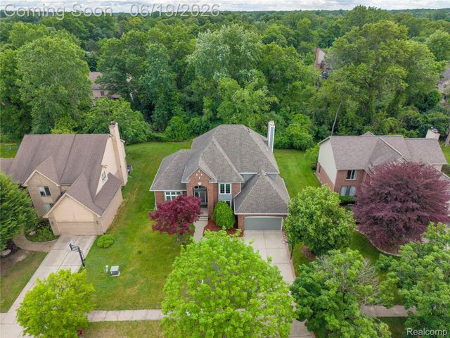 7386 Woodlore Drive, West Bloomfield Charter Township, MI 48323