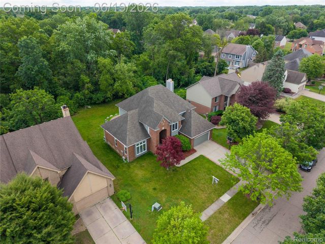 7386 Woodlore Drive, West Bloomfield Charter Township, MI 48323