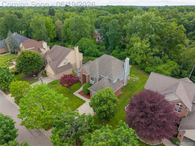 7386 Woodlore Drive, West Bloomfield Charter Township, MI 48323