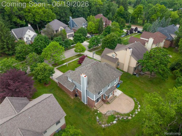 7386 Woodlore Drive, West Bloomfield Charter Township, MI 48323