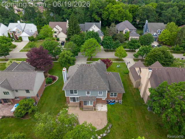 7386 Woodlore Drive, West Bloomfield Charter Township, MI 48323