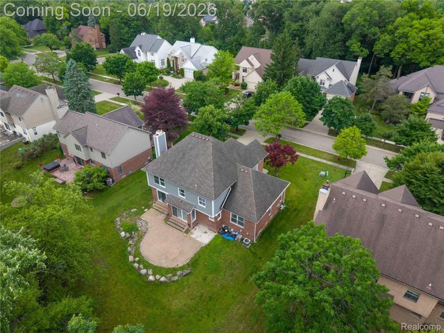 7386 Woodlore Drive, West Bloomfield Charter Township, MI 48323