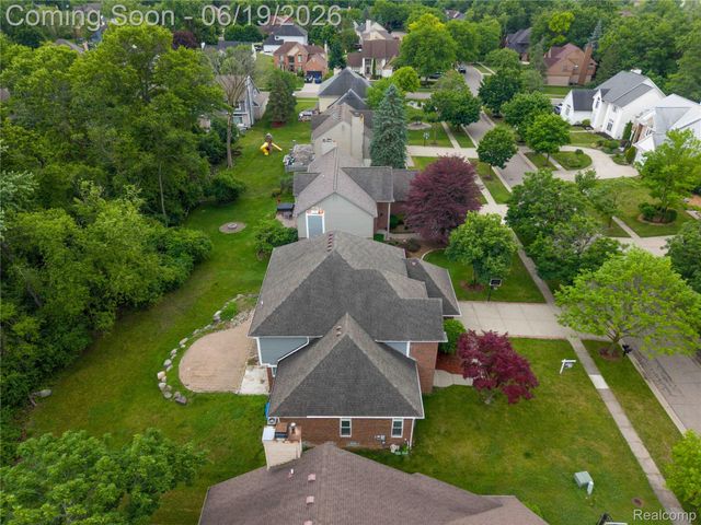 7386 Woodlore Drive, West Bloomfield Charter Township, MI 48323