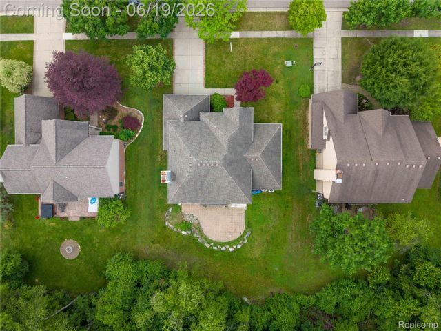 7386 Woodlore Drive, West Bloomfield Charter Township, MI 48323