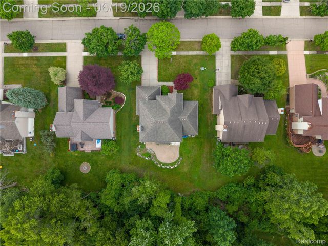 7386 Woodlore Drive, West Bloomfield Charter Township, MI 48323