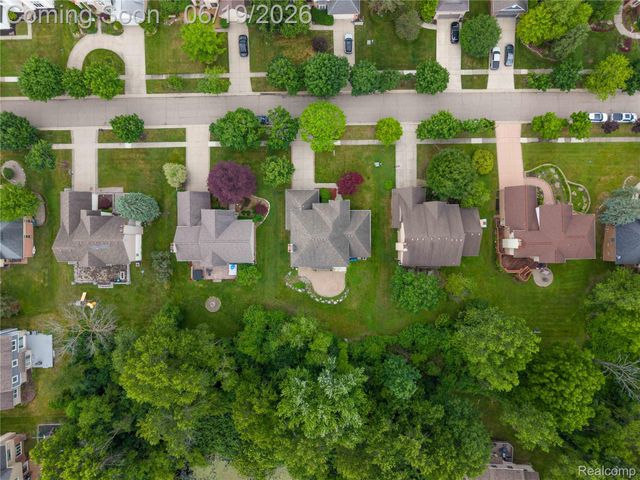 7386 Woodlore Drive, West Bloomfield Charter Township, MI 48323