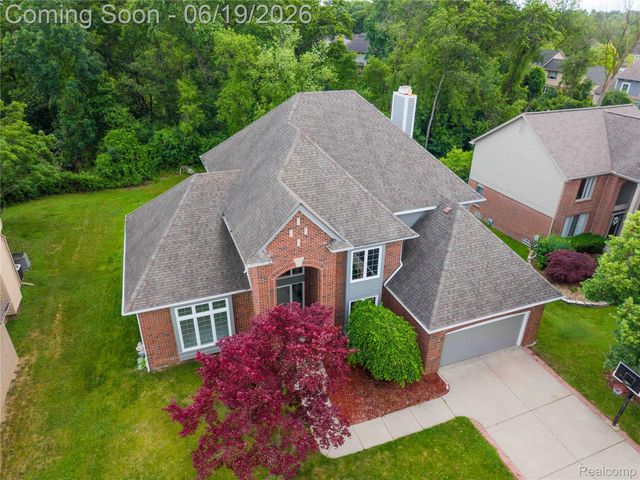 7386 Woodlore Drive, West Bloomfield Charter Township, MI 48323