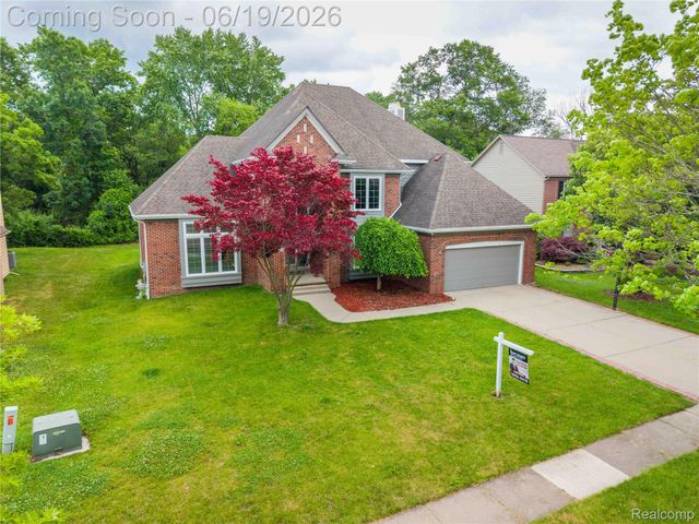 7386 Woodlore Drive, West Bloomfield Charter Township, MI 48323