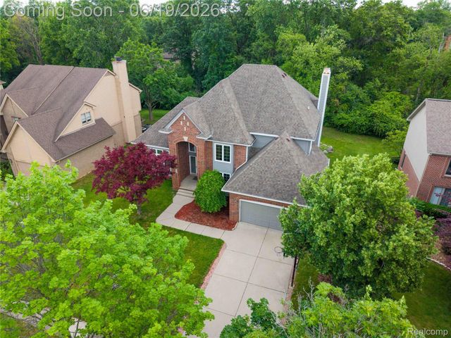 7386 Woodlore Drive, West Bloomfield Charter Township, MI 48323