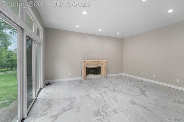 7386 Woodlore Drive, West Bloomfield Charter Township, MI 48323
