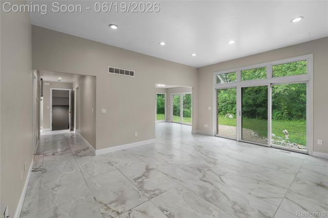 7386 Woodlore Drive, West Bloomfield Charter Township, MI 48323