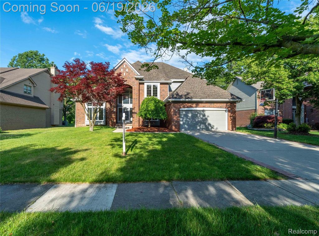 7386 Woodlore Drive, West Bloomfield Charter Township, MI 48323