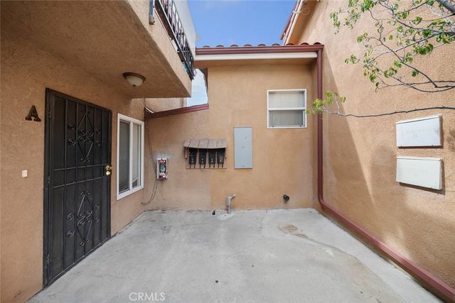 2516 Elsinore Street, Los Angeles, CA 90026