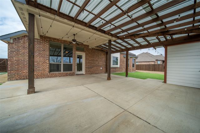 110 S Meadow Drive, Ferris, TX 75125