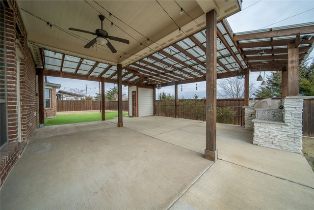 110 S Meadow Drive, Ferris, TX 75125