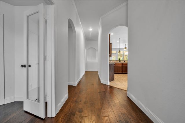 110 S Meadow Drive, Ferris, TX 75125