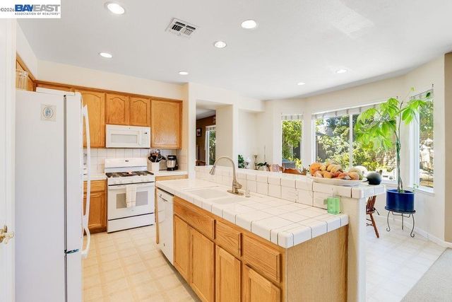 4746 Mammouth Ln, Oakley, CA 94561