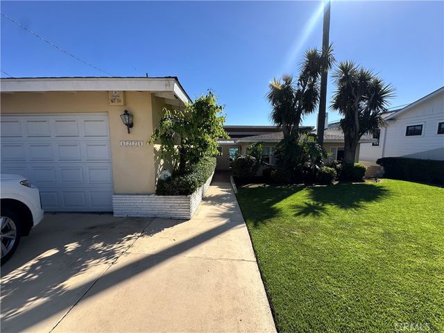 1221 Kings Road, Newport Beach, CA 92663