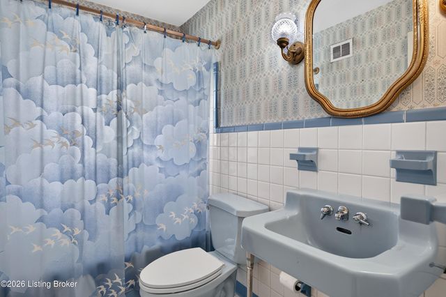 1500 Herr Ln, Louisville, KY 40222
