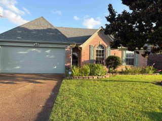 6961 COUNTRY WALK DR, Cordova, TN 38018