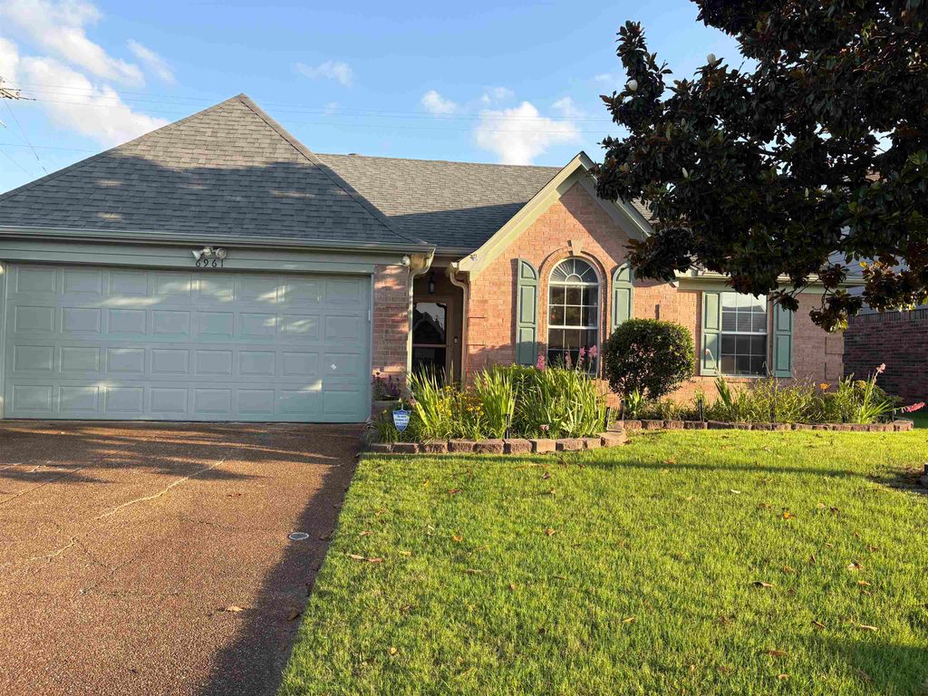 6961 COUNTRY WALK DR, Cordova, TN 38018