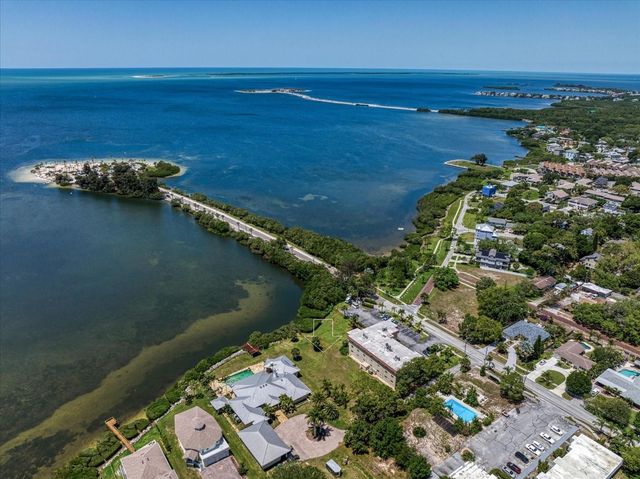 1725 GULF ROAD, Tarpon Springs, FL 34689