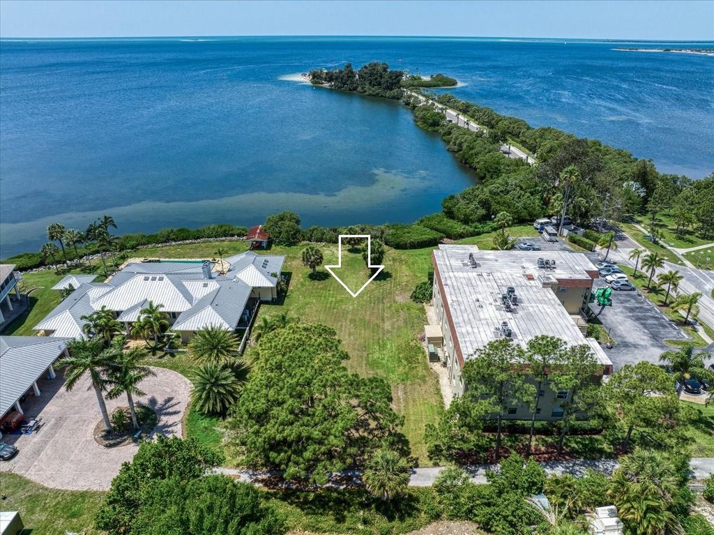 1725 GULF ROAD, Tarpon Springs, FL 34689
