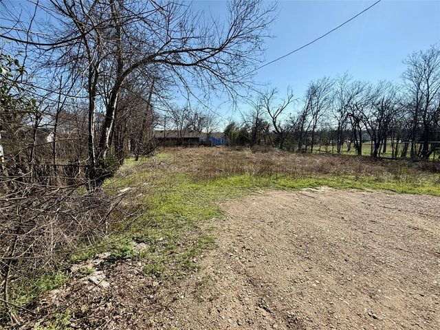 104 Sams ST, Taylor, TX 76574