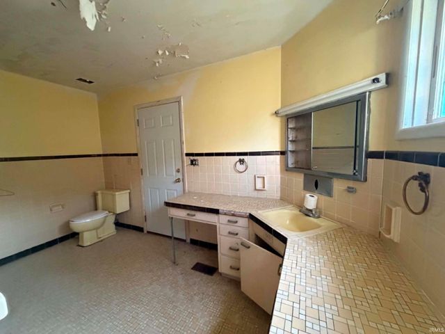 785 W Main Street, Bloomfield, IN 47424