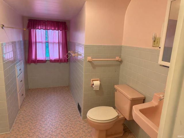 785 W Main Street, Bloomfield, IN 47424