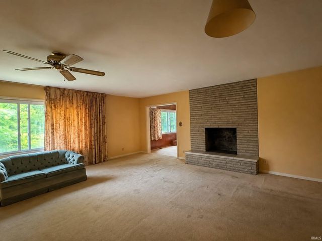 785 W Main Street, Bloomfield, IN 47424