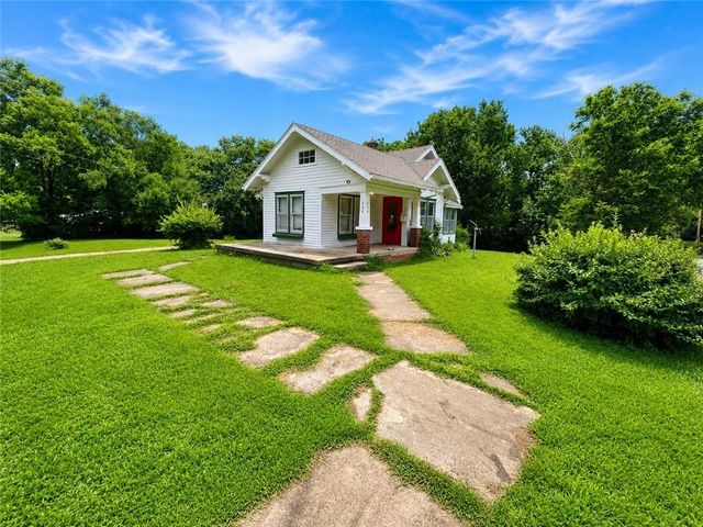 606 W 4th Street, Holden, MO 64040