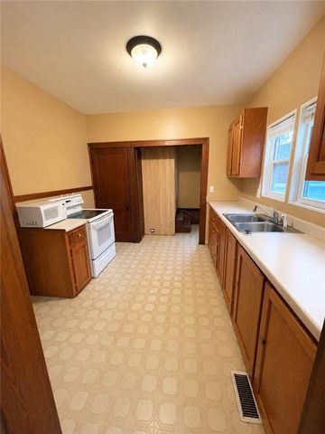 606 W 4th Street, Holden, MO 64040
