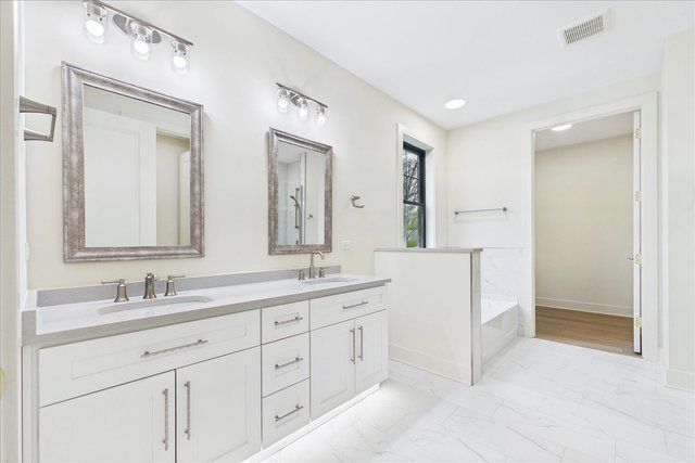 20470 N Old Hicks Road, Long Grove, IL 60047