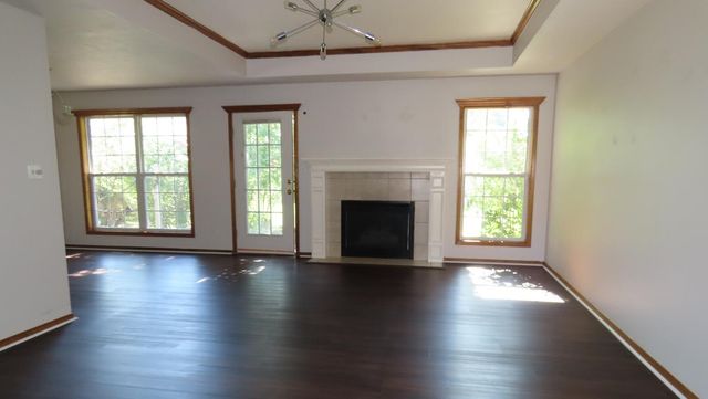 3877 S Cottage Avenue, Springfield, MO 65807