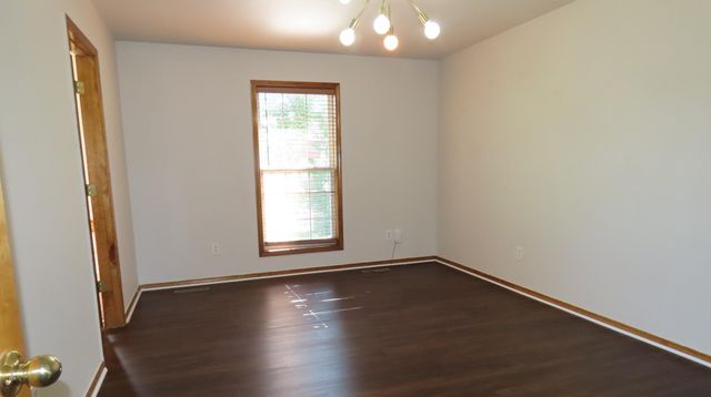3877 S Cottage Avenue, Springfield, MO 65807