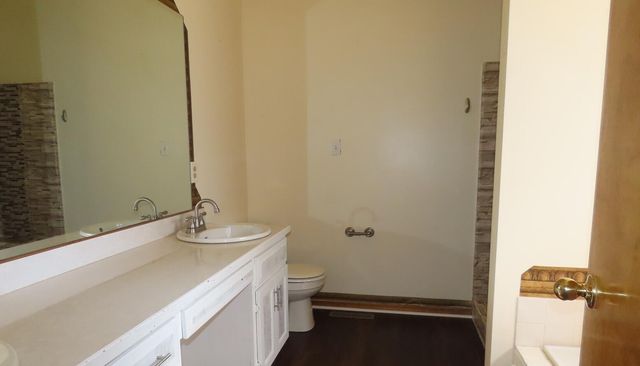 3877 S Cottage Avenue, Springfield, MO 65807
