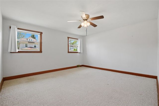 221 E Edgewood Avenue, New Castle, PA 16105